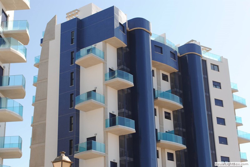 Barandilla de vidrio con perfil superior SV1301 — SEA SENSES Torrevieja